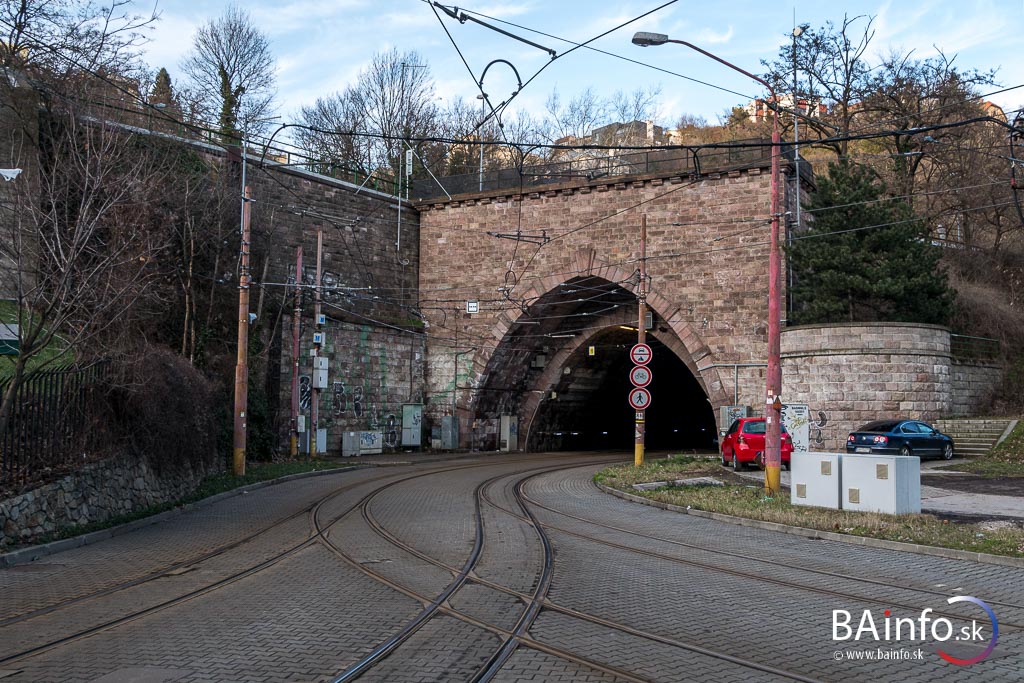 Električkový tunel pod Bratislavským hradom
