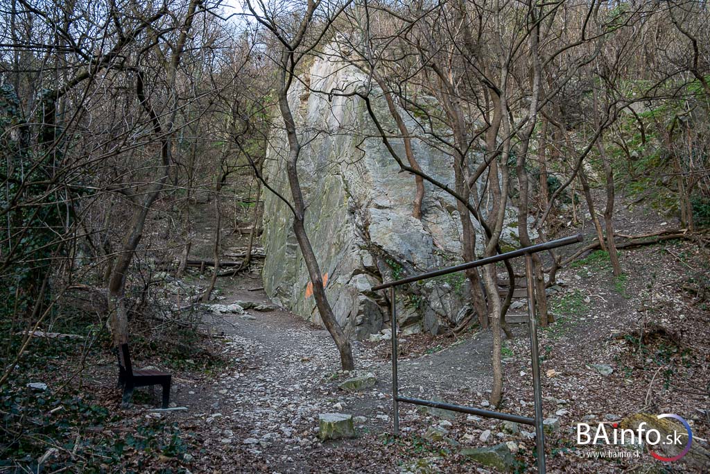 Platňa - lezecká skala pri Strmej ceste